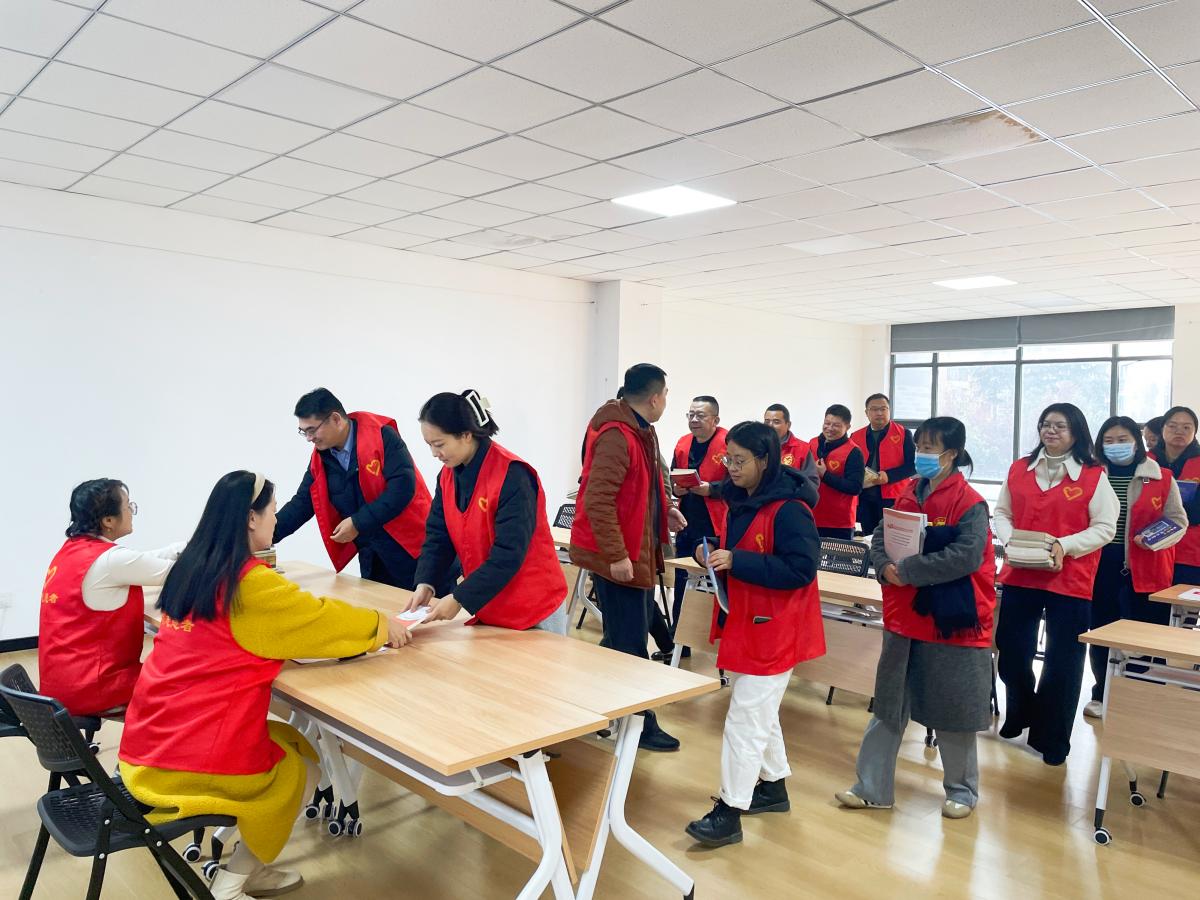 学子路社区开展 “爱心捐书 共沐书香”志愿活动