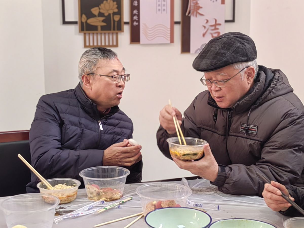 【巾帼志愿活动】：“小老”帮“大老”从舌尖到心间的社区养老新模式