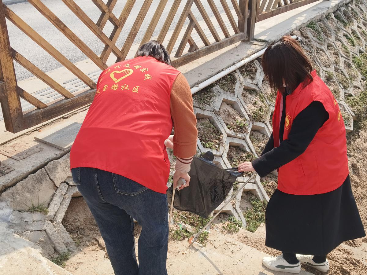 河堤整治行动 共筑美好家园