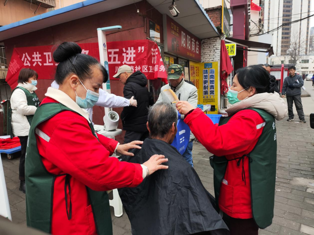 传承雷锋精神，共建温暖家园