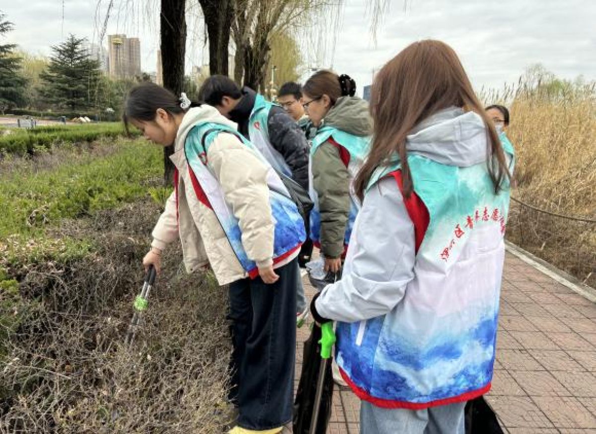 【青春行动】一 :巡河净滩青年先行，共筑生态美丽家园