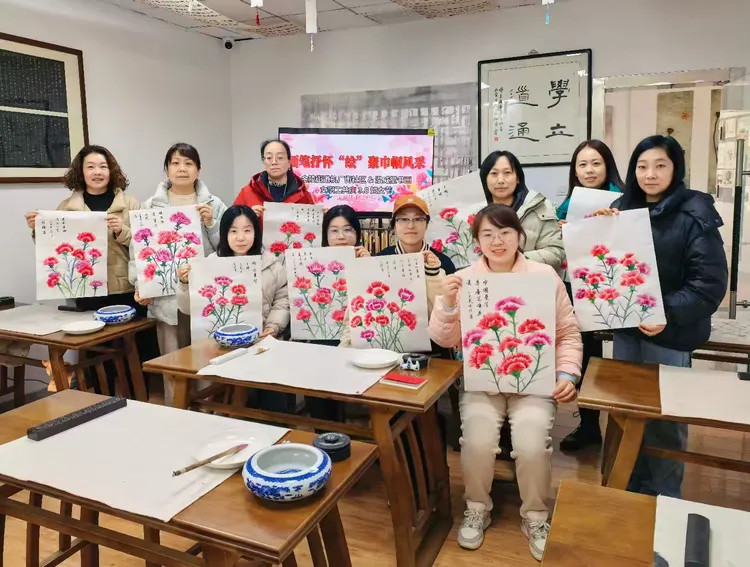 【幸福型社区】画笔抒怀 “绘”聚巾帼风采