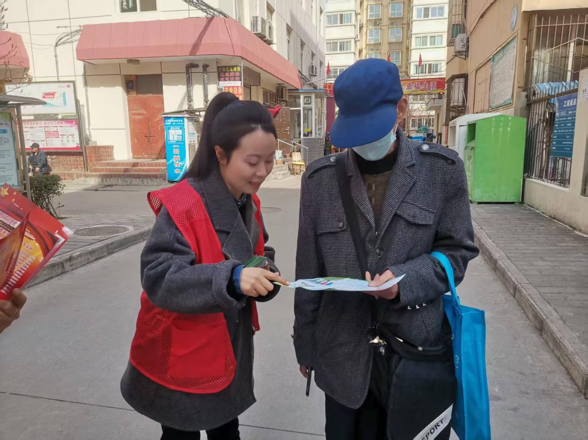 走街串巷宣传垃圾分类，网格服务“流动”入民心 -丽园路社区垃圾分类宣传