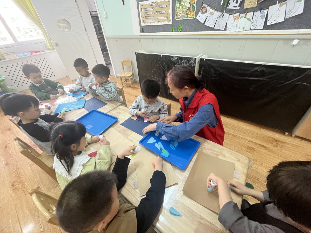 “童心献母爱 社区共温情” 清姜街道宝成社区关工委开展母亲节主题活动