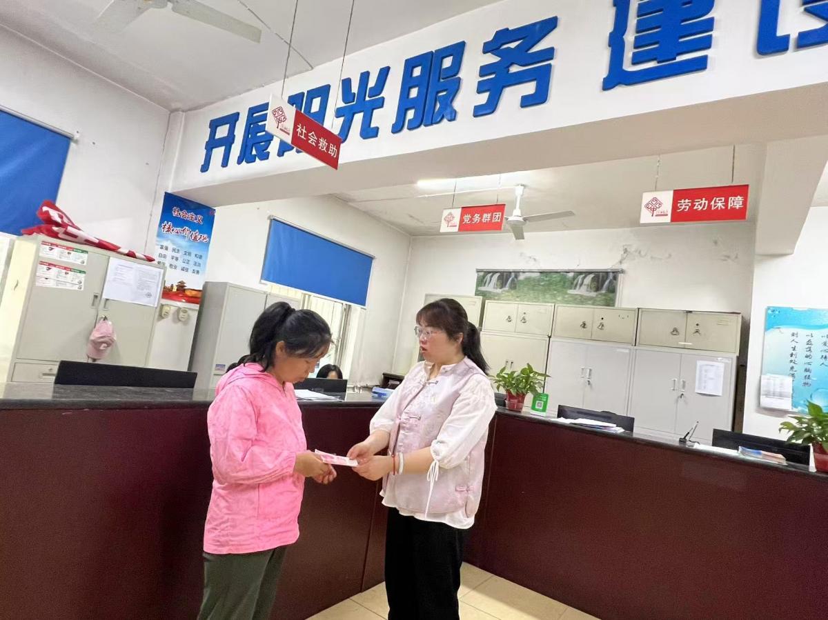 【幸福型社区】“情暖六一 爱伴成长”困难儿童慰问活动