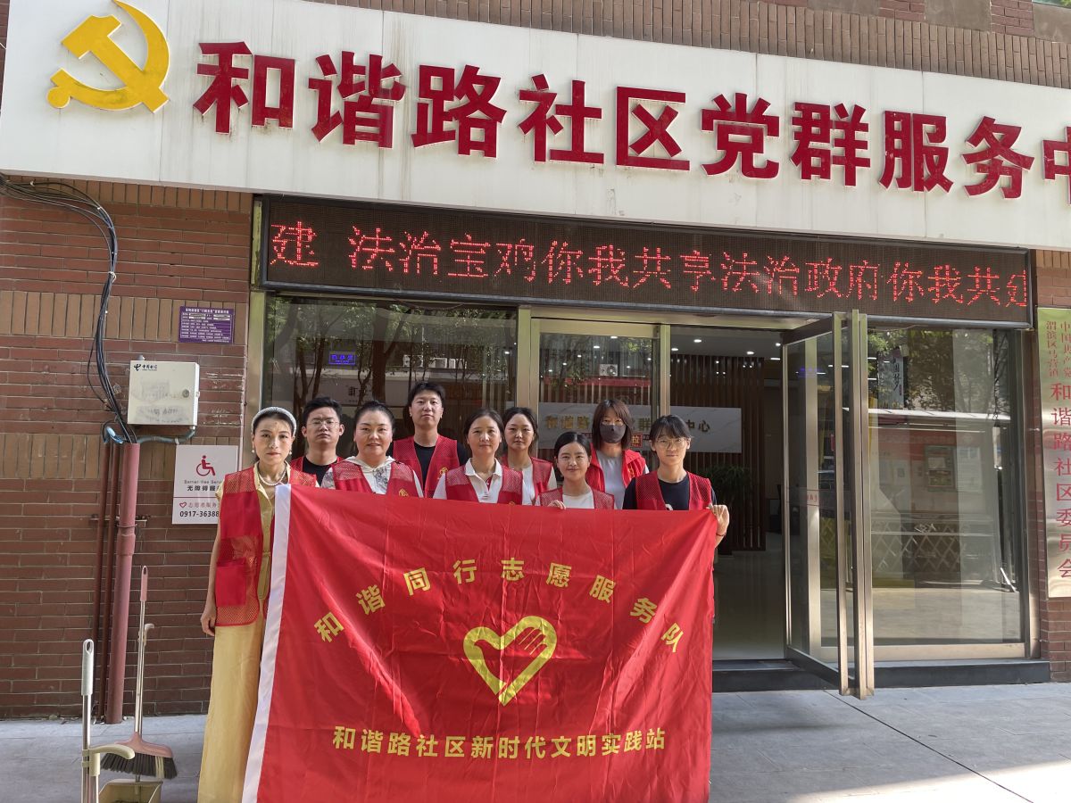 【美丽型社区】背街小巷换新颜--和谐路社区开展环境卫生整治活动