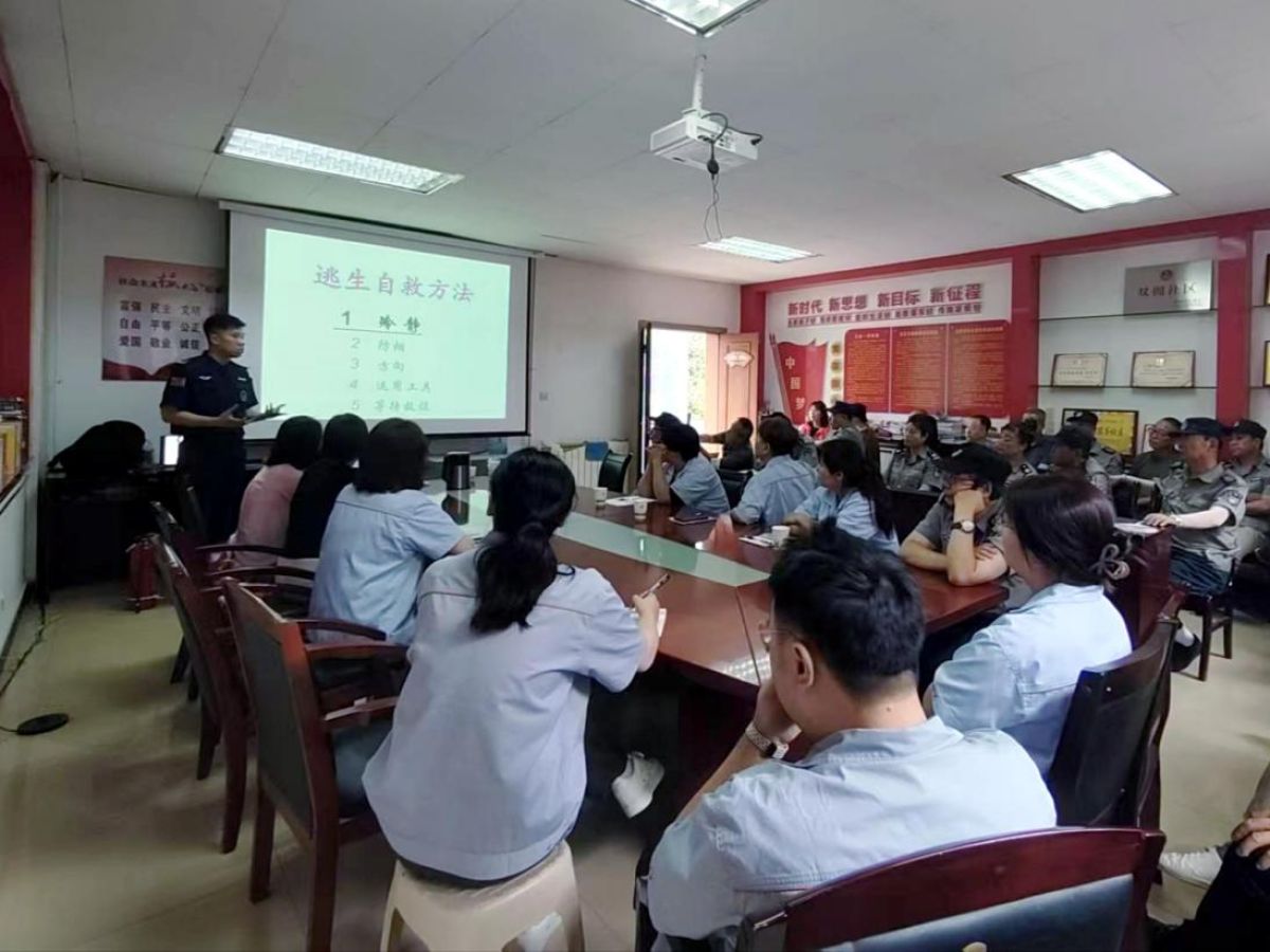 消防演练“动真格”，灭火实操练逃生