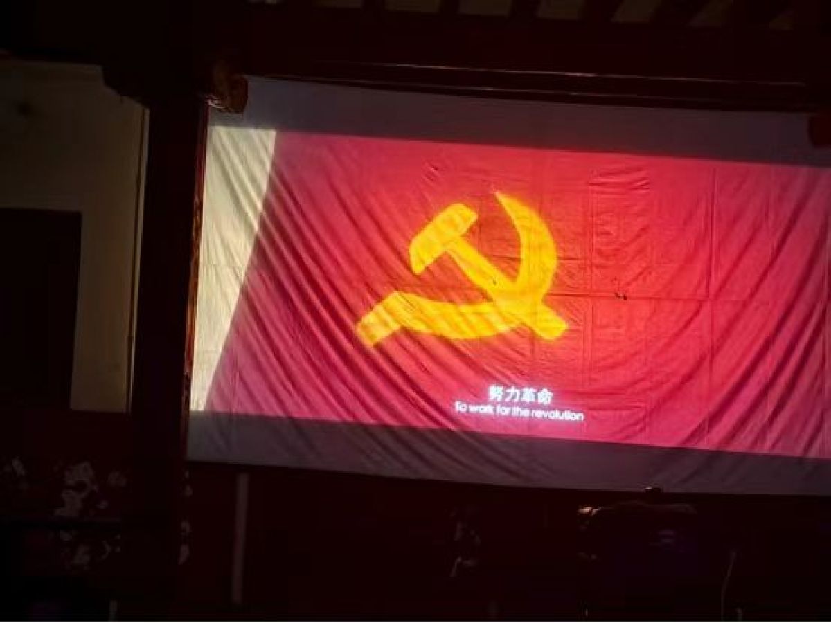 金陵街道新开路社区：社区放映红色电影 邻里共沐红色情怀