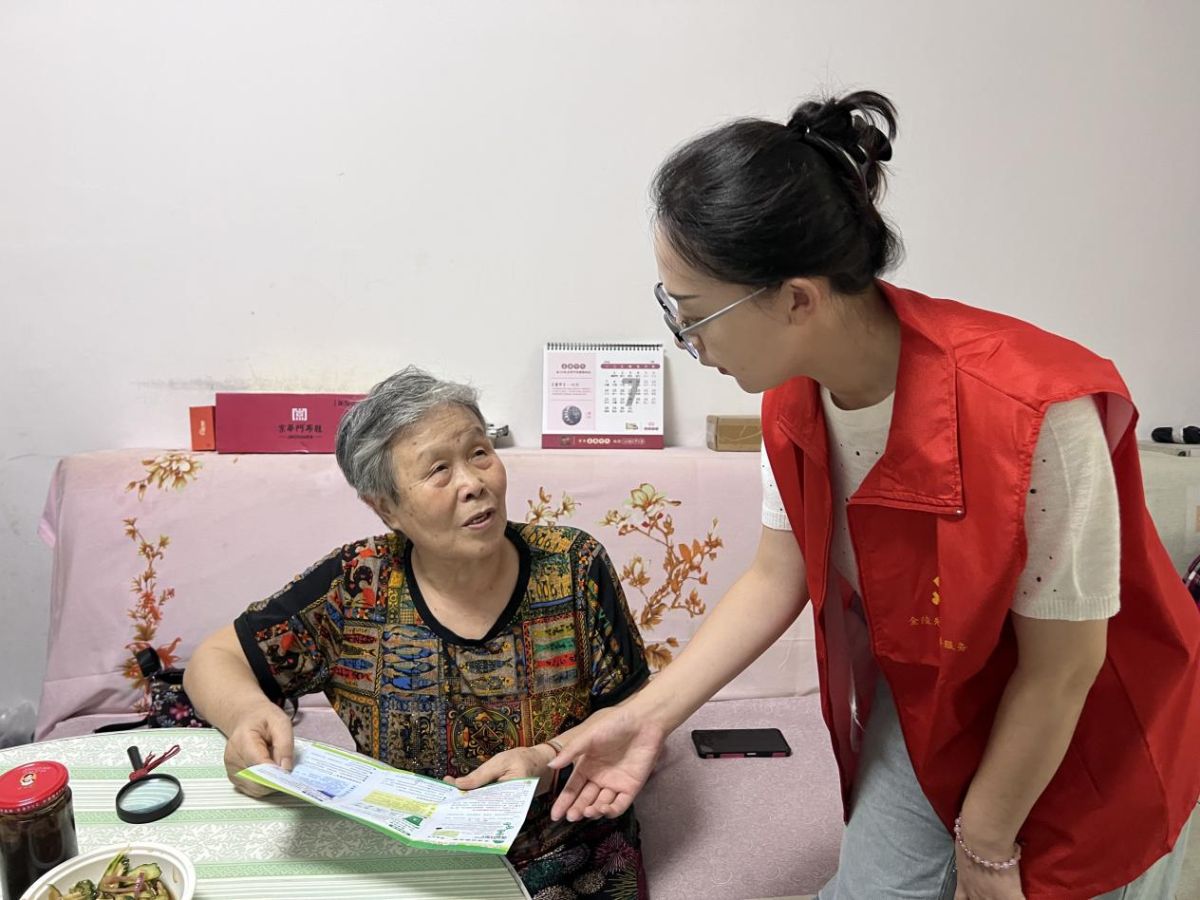 【美丽型社区】垃圾分类入户    关爱温暖人心​