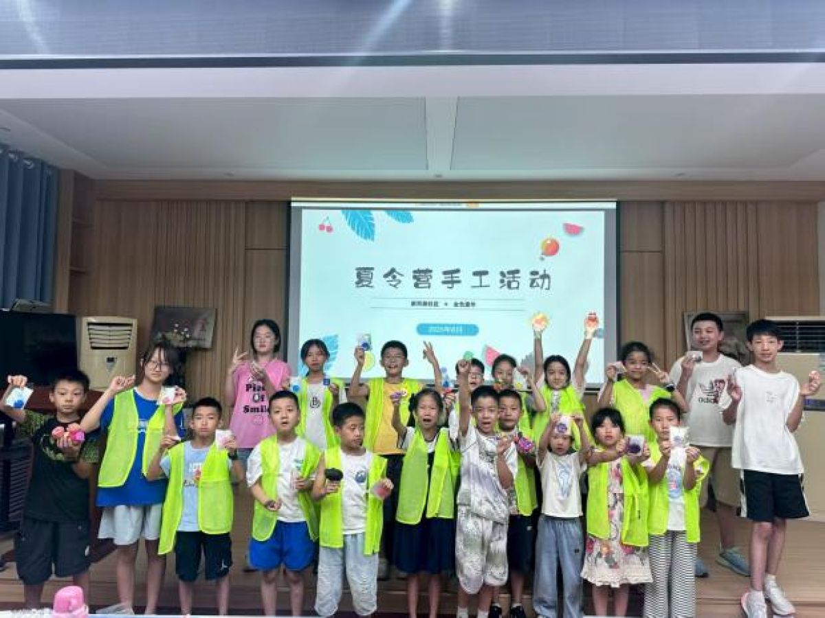 “搏击健体筑国防 萌宝手作秀环保” 金色童年项目活动小结