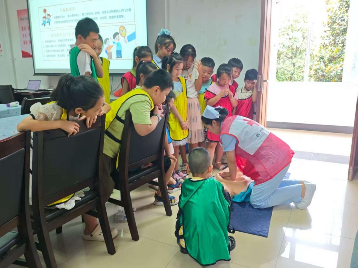 青春护航 防溺同行——宝管社区暑期青少年防溺水安全宣传教育活动
