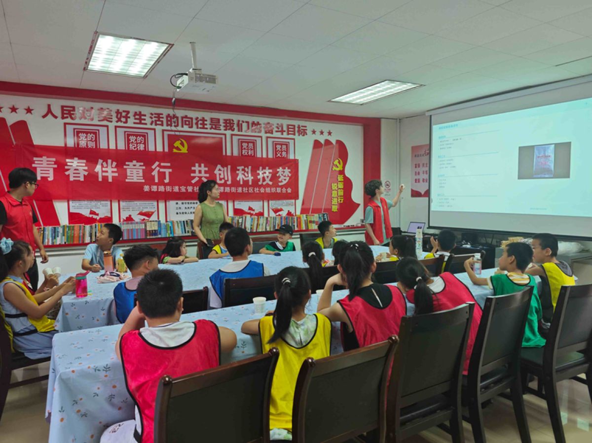 巧手绘香氛·创意石膏画——宝管社区青春伴童行·共创科技梦系列活动之四