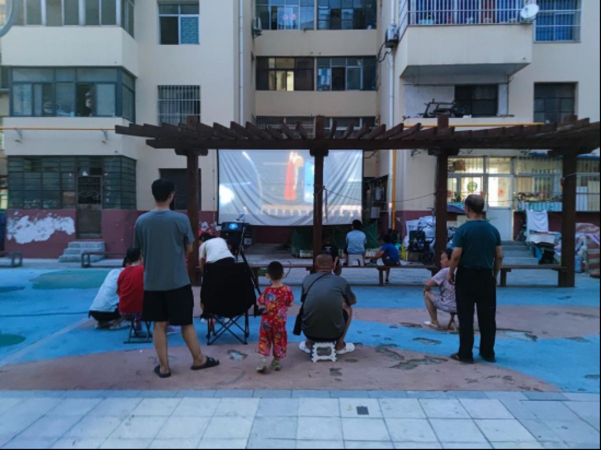 金陵街道新开路社区：光影铸魂忆巨匠 居民共悟家国情