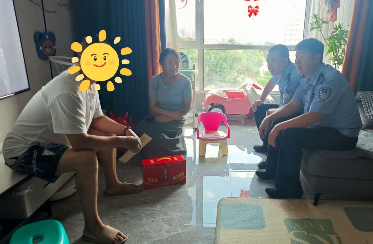 八一慰问送祝福 社区关怀显真情