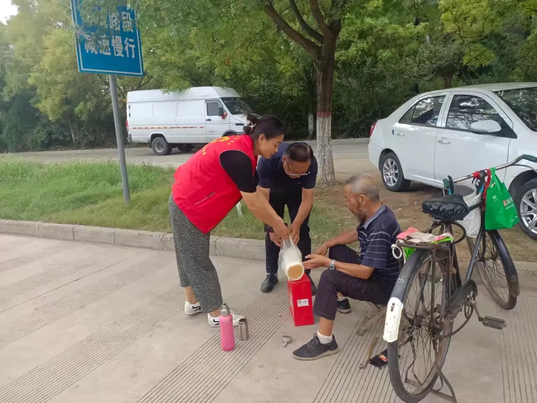【为民办实事】社区温情守护，独居老人重拾生活希望