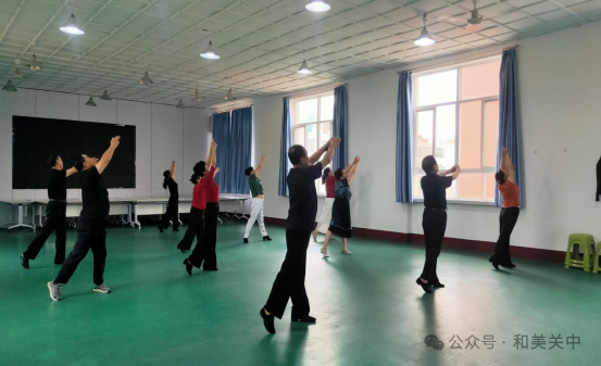 舞动银龄风采，共谱社区新篇——关中社区乐享银“铃”国标舞小组活动圆满落幕