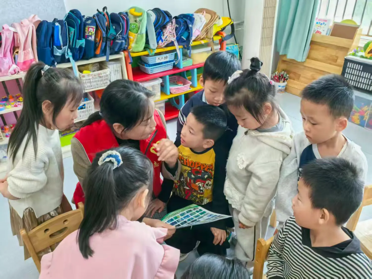 守护蓝天精灵 共筑生态家园——蔡家坡镇东街社区开展保护野生鸟类主题活动