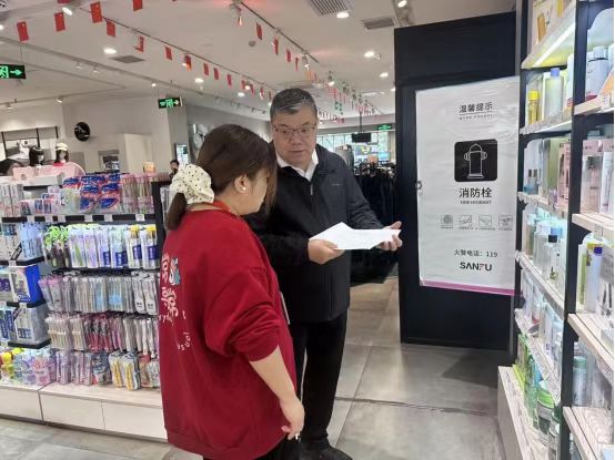 新开路社区：假期“守关”不松懈 常态检查护航居民生活