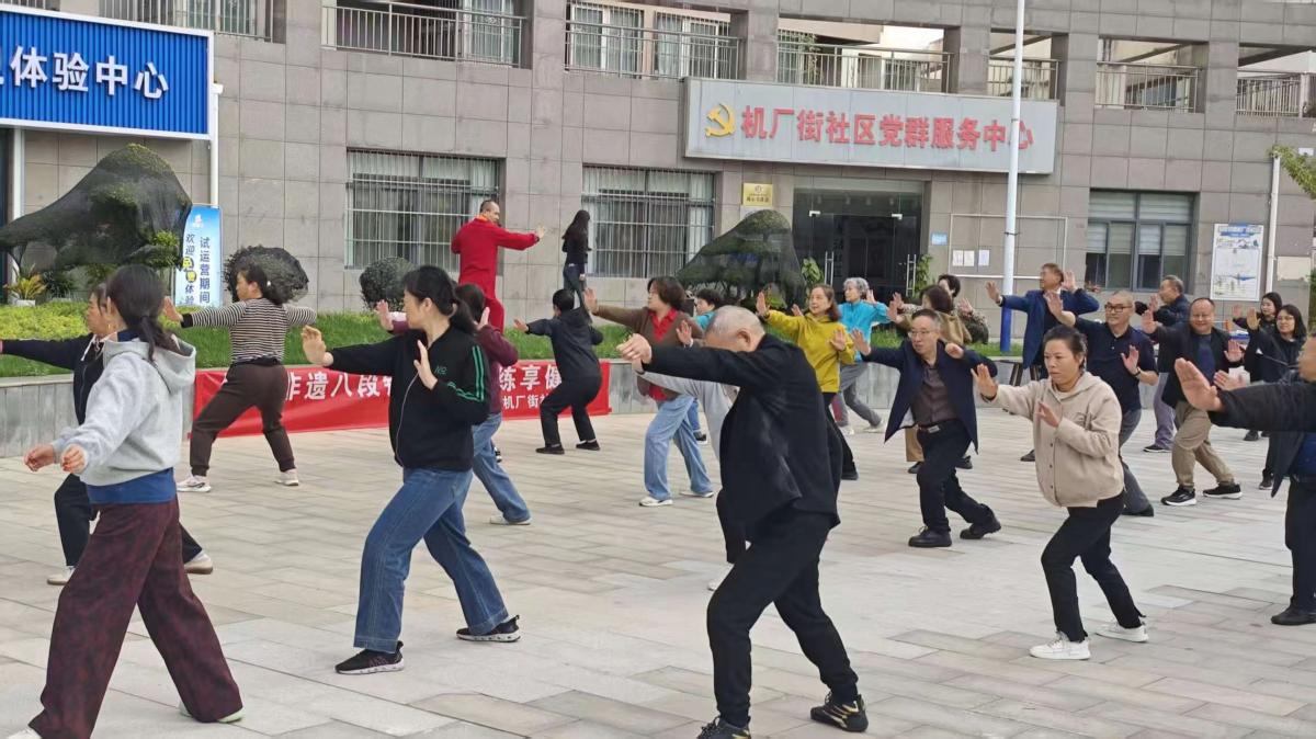 金陵街道机厂街社区：八段锦连邻里 非遗健身添活力