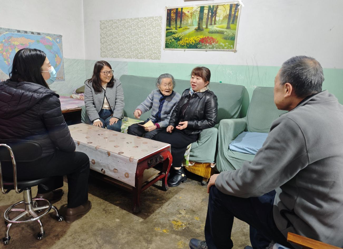 重阳送暖 情系桑榆